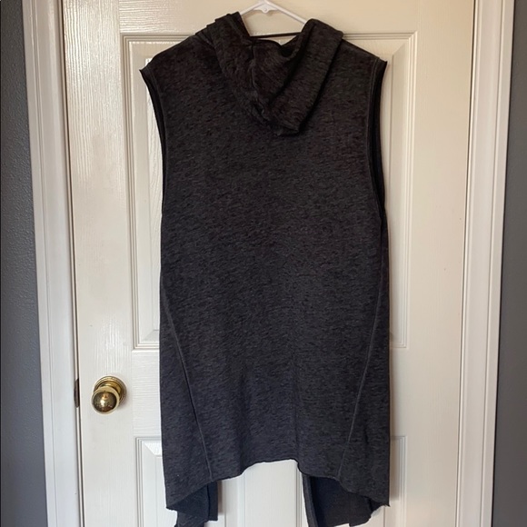 Women’s Sleeveless Hoodie Duster - Picture 2 of 2